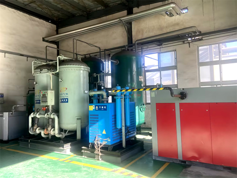 Erfolgreiche Abgabe des ständigen Magnetvariablenfrequenz -Luftkompressorprojekts eines großen chemischen Unternehmens im Nordwesten Chinas. Der BAE-1110FC+ Twin Screw Air Compressor hilft der Branche, auf hohe Effizienz und Energieeinsparung zu aktualisieren