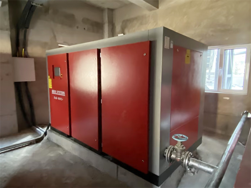 Modell zur Verbesserung des Luftkompressorsystems in der Präzisionsinstrumentenindustrie: Praxis der erstklassigen Energieeffizienz von British Geso BAE-90FC+